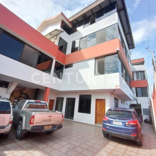 Edificio en Venta Tena Centro: 1105m², 3 pisos, suites y locales