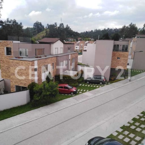 Casa amplia en venta en Quito