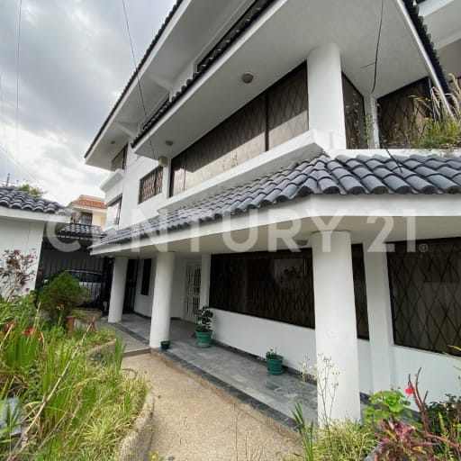 Casa amplia en renta con oficinas cerca de la Embajada Americana
