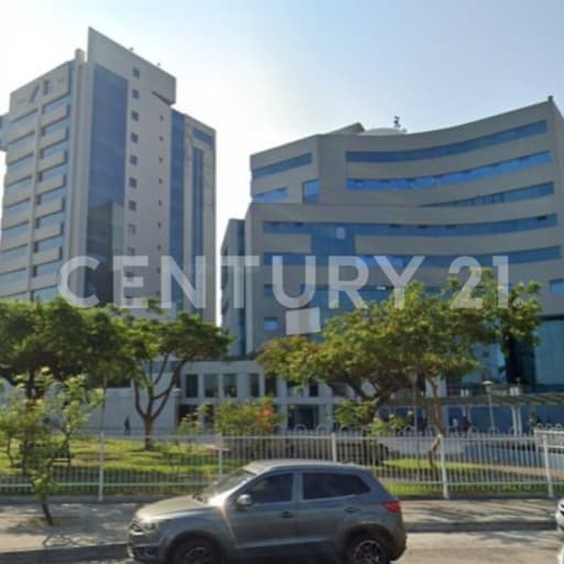 Parqueo techado en Centro Empresarial Las Cámaras - $15,000