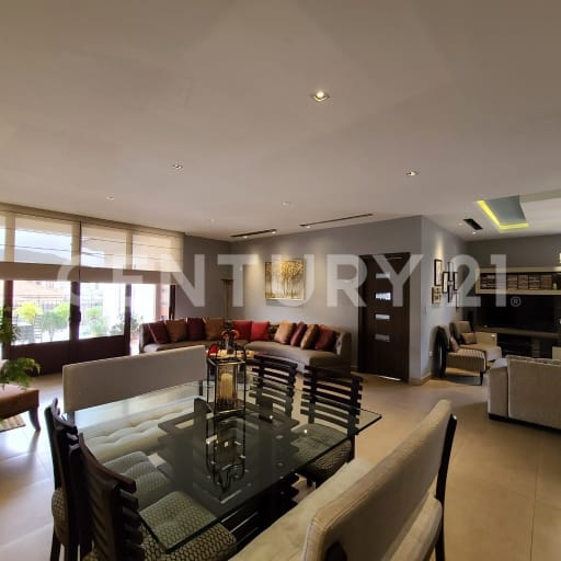 Casa versátil residencial/comercial en Sta. Cecilia con 3 unidades