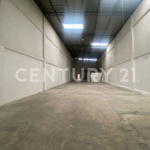 Ofibodega en alquiler en Av. Juan Tanca Marengo - 320m²