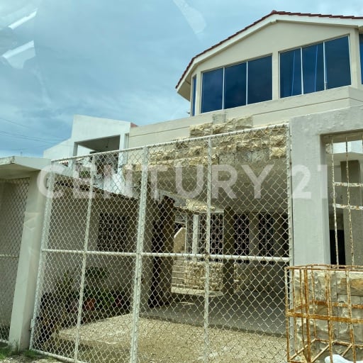 Villa 3 plantas cerca de Shopping La Libertad, $130K