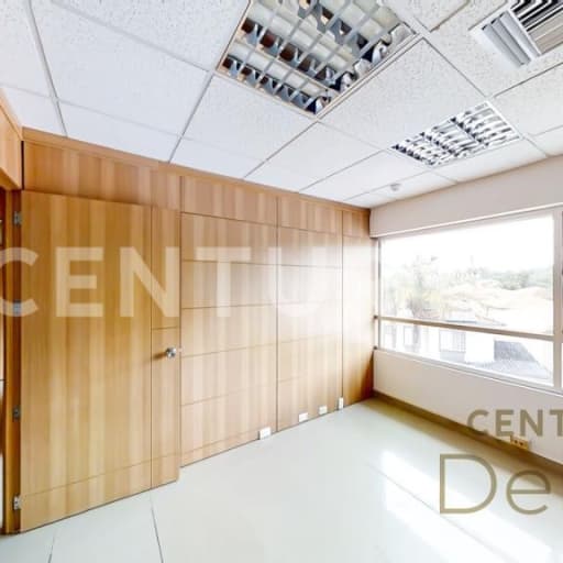 Oficina 70m² en Parque Colón: 4 espacios, parqueo y $750 + IVA