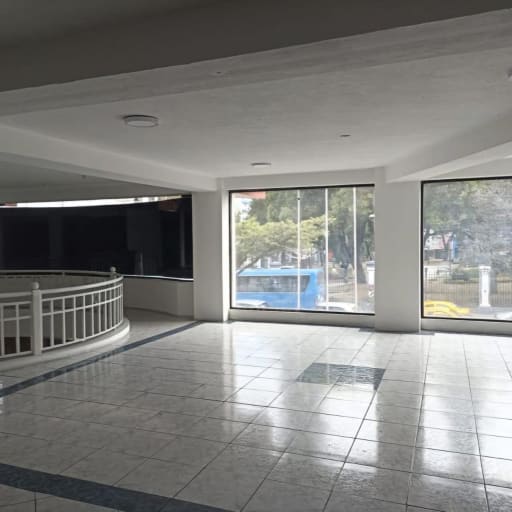 Arriendo local comercial 611m2 duplex en la Av. Colón, Alto tráfico y visibilidad total