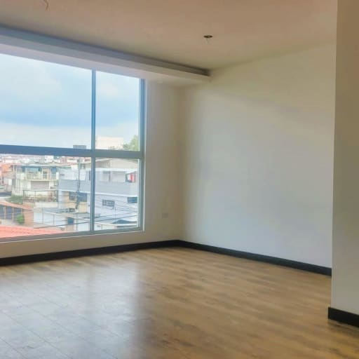 Venta Departamento 3 dormitorios 2 garajes, cerca Hotel Savoy Inn, vista panorámica, 130 m² GB.