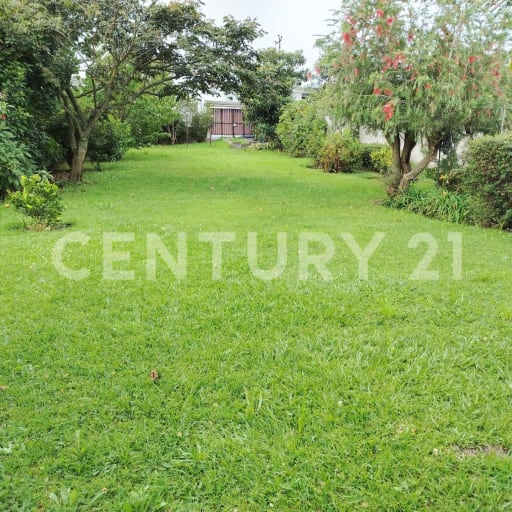 Casa con terreno de 580m² en urbanización con seguridad 24h