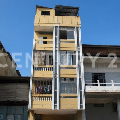 Propiedad con 3 departamentos y local comercial en centro sur