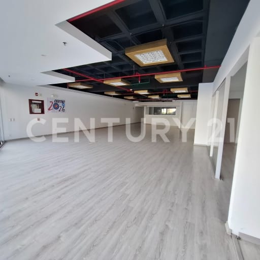 Local comercial en La Coruña, Quito - 294m² + 6 parqueaderos