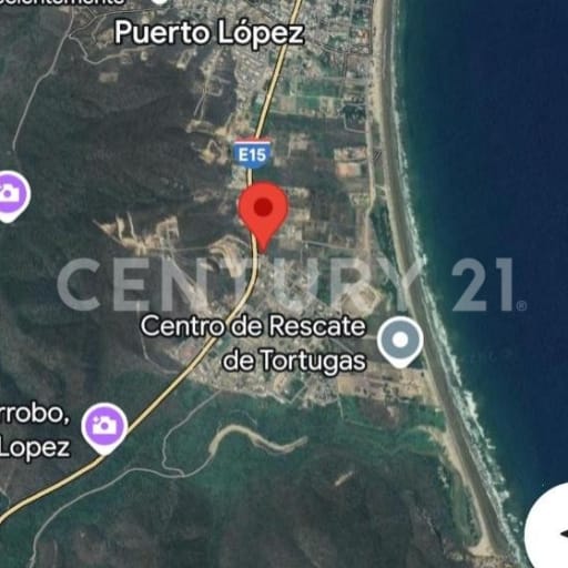 Terreno 2,655m² en calle principal de Puerto López