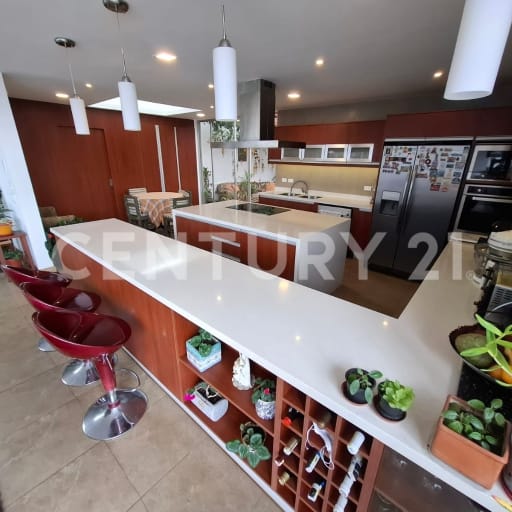 Casa de 307 m² en Nayón con jardín privado y área de BBQ