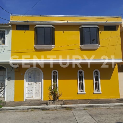 Casa 2 pisos en Ciudadela Los Esteros, cerca de centros comerciales