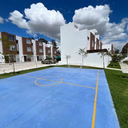 Se vende casa de 3 plantas en Calderón - Marianitas en conjunto privado