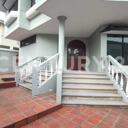 Casa con piscina en venta en Norte de Guayaquil