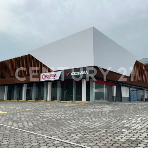 Local comercial 180m² en plaza estratégica Tumbaco-Cumbayá
