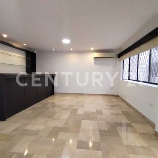 Casa en Kennedy con 276m², BBQ, jacuzzi y guardianía
