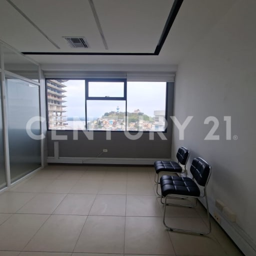Oficina en alquiler - Edificio Emporium, $700 + alícuotas