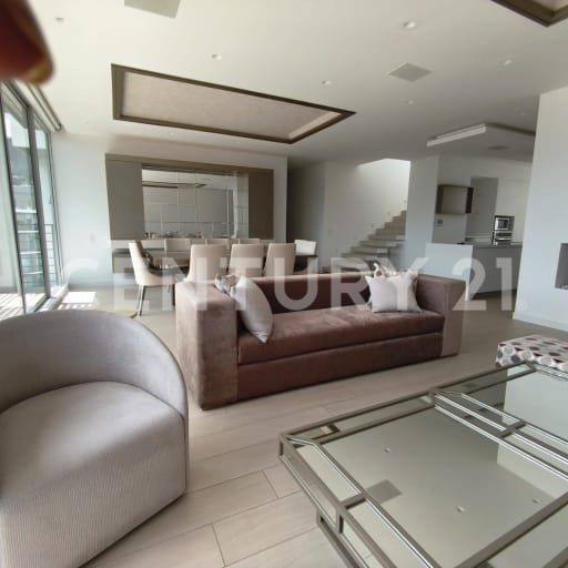 Depto. amoblado en Yoo Cumbayá: 270m² con jacuzzi y terraza