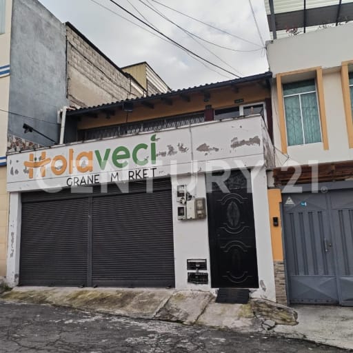 Casa de varios pisos con jacuzzi y suite independiente