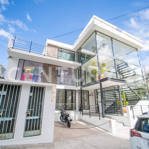 Local comercial 27m² en edificio Ardenas, sector Rumipamba