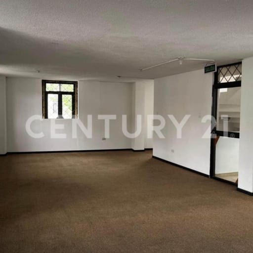 Oficina 80 m² con balcones en zona céntrica de Quito