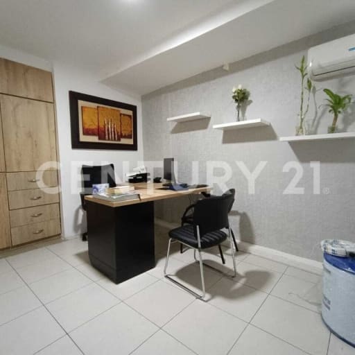 Propiedad con 12 oficinas, piscina y garaje en Urdesa. $300K