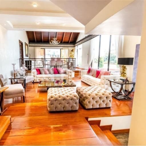 Casa 540m² en Cumbayá con piscina, BBQ y seguridad privada