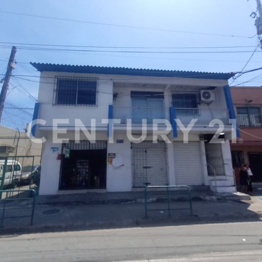 Casa rentera con 2 locales, dpto. y suite en Los Esteros