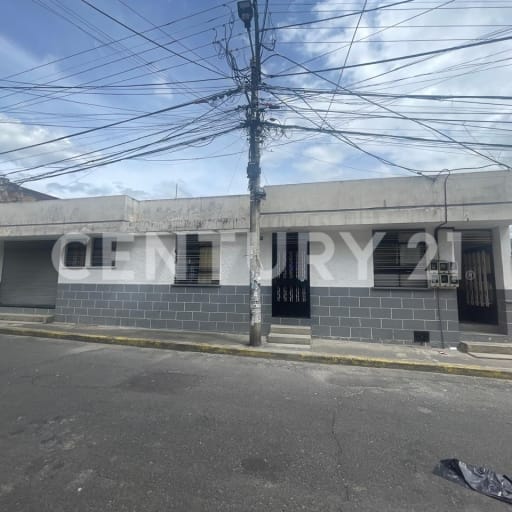 Casa rentera en Chiriyacu, 538m², ideal para proyecto comercial