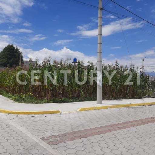 Terreno esquinero urbanizado en Bellavista, Calderón
