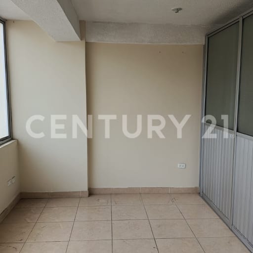 Oficina 22m² en Calderón - Ubicación comercial estratégica