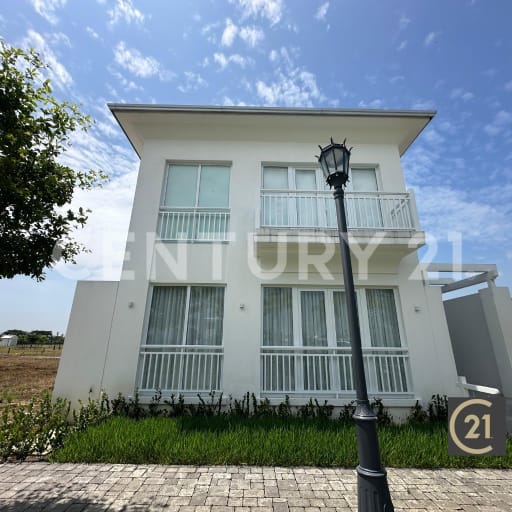 Casa moderna en Samborondón, lista para entrega inmediata