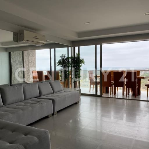Depto. amoblado frente al mar, Base Naval, $255K