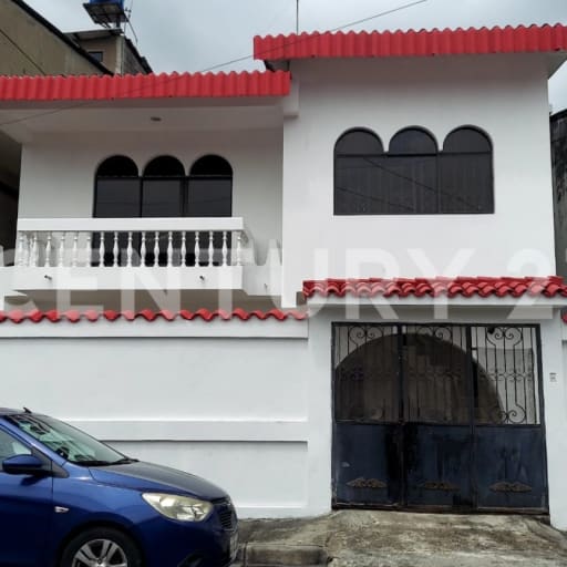 Casa rentera con 2 deptos. en Esteros Sur - 267m²