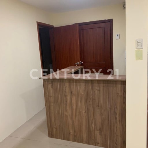 Oficina remodelada en Edificio San Francisco 300, centro de Guayaquil