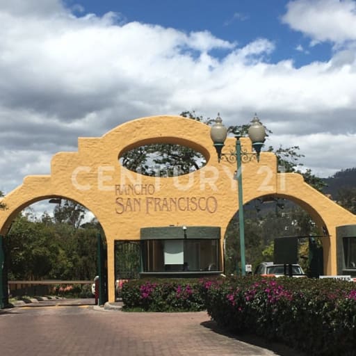 Terreno en Cumbayá, 1002m², urbanización privada con seguridad