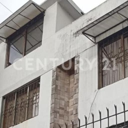 Casa rentera con 4 deptos, sector céntrico, terraza