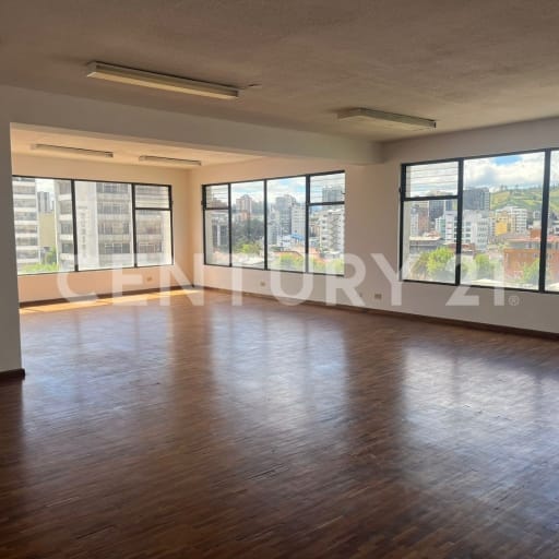 Oficina 80m² en 7mo piso, La Mariscal: vista y parquet
