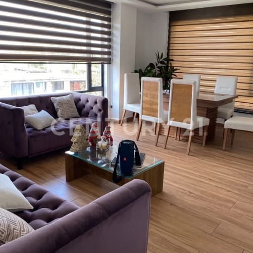 Departamento cerca de Plaza Hilacril con terraza y 2 parqueaderos