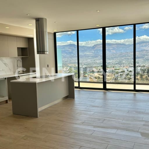 **Penthouse de lujo en Miravalle: vistas únicas y exclusividad**