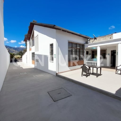 Propiedad para geriátrico o proyecto comercial en sur de Quito