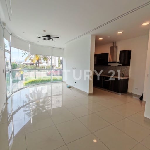 Departamento 130m² PB esquinero con 3 dormitorios y piscina - $205K