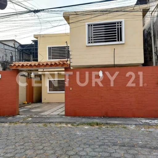 Casa 200m² en Esteros Sur con 6 dormitorios y garaje