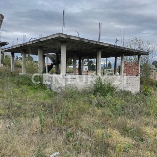 Terreno 723m² + construcción 140m²: ¡Invierte ya!