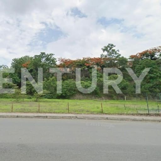 Terreno comercial 1,931m² ideal para plaza en Villas del Rey