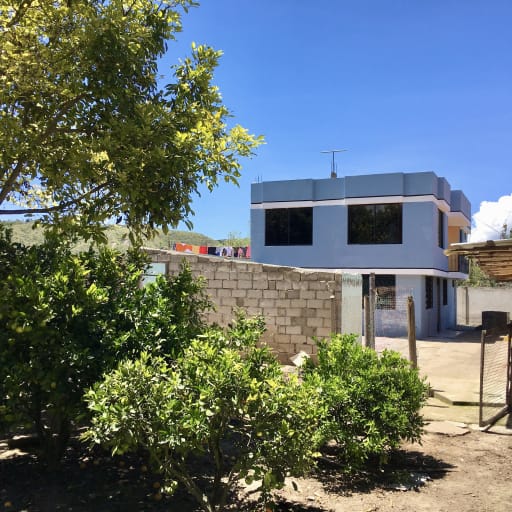 Venta casa y terreno Guayllabamba, 2.500m2 en derecho y acciones