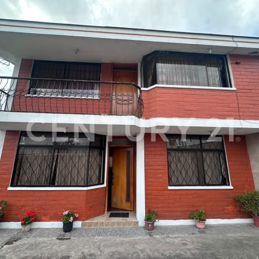 Dos casas en una propiedad en La Serrana, Sangolquí - $145K