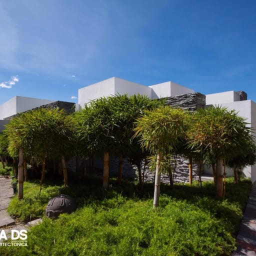 Venta Espectacular Casa de 5 dormitorios en Urbanización Pillagua. Sector Santa Ines. Cumbayá. SC