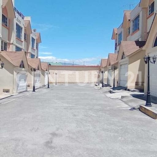 Casa esquinera 3 pisos en conjunto privado - 9 viviendas