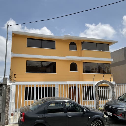 Venta Edificio 3 pisos con 5 departamentos en Urabá: ideal para inversión o renta. AH